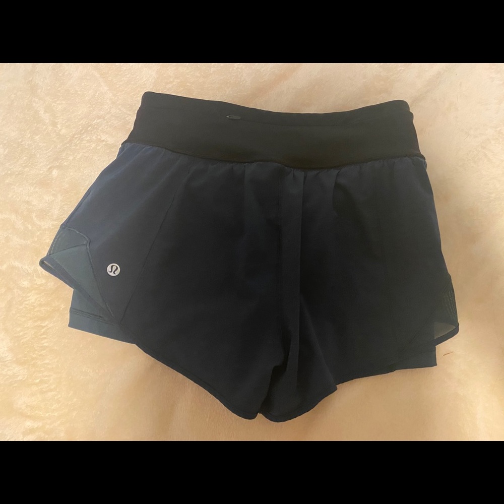 Lululemon Hotty Hot Short Size 6 - Picture 2 of 7